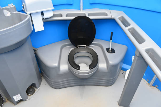 Best Portable toilet rental cost  in Acushnet Center, MA